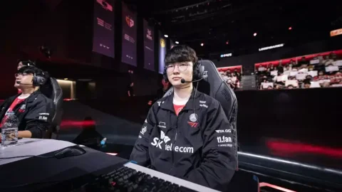 Cộng đồng vẫn chưa hài lòng kể cả khi đích thân Riot chỉ ra "kỹ năng vô hình" giúp Faker thi đấu đỉnh cao nhiều năm.