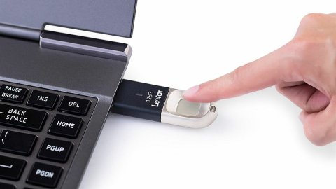 Lexar giới thiệu ổ cứng di động JumpDrive F35 với bảo mật vân tay, giá từ 1.3 triệu đồng