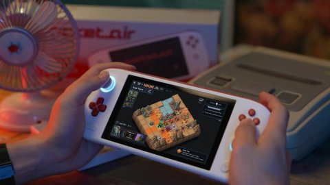 Máy chơi game cầm tay AYANEO Pocket Air bắt đầu giao tới tay người dùng