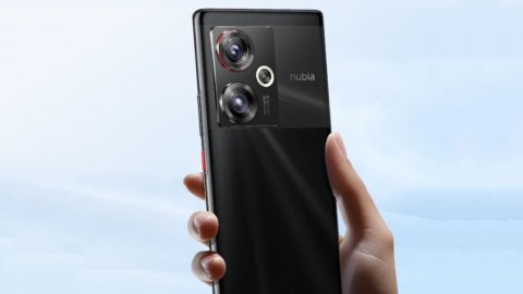 Nubia Z50S âm thầm ra mắt với màn hình cong FHD+ 144Hz, Snapdragon 8 Gen 2