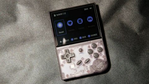 Anbernic RG35XX Plus, bản nâng cấp hoàn hảo của Retro handheld RG35XX với pin lớn hơn đáng kể