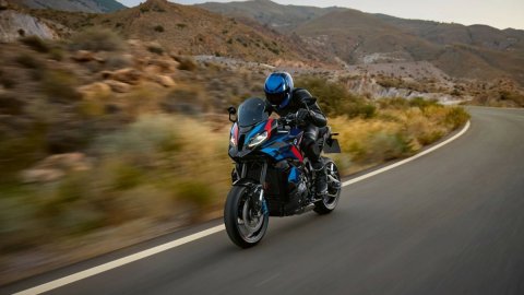 BMW M 1000 XR 2024 ra mắt, sợi carbon cao cấp, công suất 201 Hp, giá từ 730 triệu đồng
