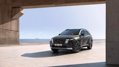 Hyundai công bố Tucson 2025, làm mới nội thất cùng 2 màn hình cong cỡ lớn
