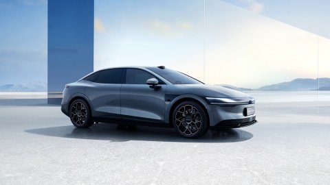 Geely trình làng Zeekr 007 với pin 100kWh, phạm vi hoạt động 870km, giá từ 771,7 triệu đồng