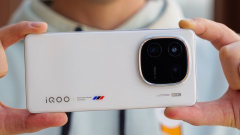 iQOO 12 là điện thoại đầu tiên chạy Snapdragon 8 Gen 3 được bán ngoài Trung Quốc
