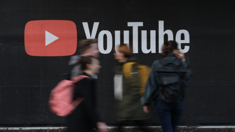 Hơn 15% giới trẻ Mỹ sử dụng YouTube hoặc TikTok liên tục trong ngày