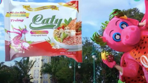 "Mì tôm thanh long" là gì khiến dân tình sôi sục đến vậy?