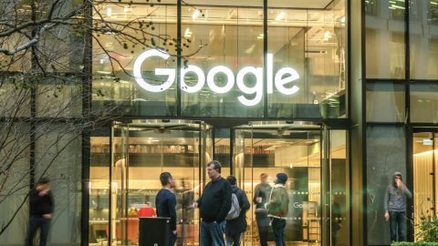 Google sa thải 30.000 nhân viên để thay thế bằng AI