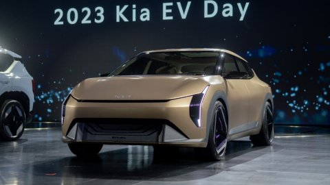 Sedan điện Kia EV4 lùi lịch lăn bánh sang 2025