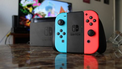 Microsoft đang phát triển tay cầm chơi game dạng rời giống Switch Joy-Con
