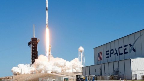 SpaceX thực hiện phóng vệ tinh Starlink thành công
