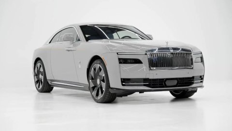 Chủ xe rao bán Rolls-Royce Spectre mới chạy 160km