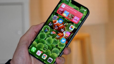 iPhone SE thế hệ mới sẽ ra mắt vào 2025, trang bị tấm nền OLED của iPhone 14