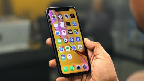 iPhone giá rẻ 6 năm tuổi lọt danh sách điện thoại được 'lên đời' iOS 18