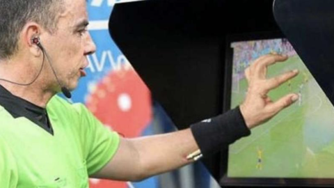 VAR là gì? Công nghệ VAR áp dụng trong bóng đá như thế nào?