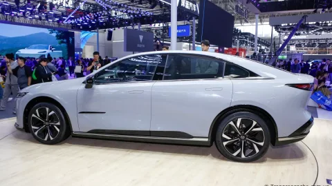 Mazda EZ-6 công bố giá bán từ 498 triệu đồng, sedan điện đi tối đa 1301 km