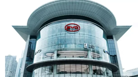 BYD và SAIC ép buộc các nhà cung cấp giảm 10% vào năm 2025