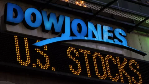 Chỉ số Dow Jones lao dốc giữa lo ngại suy thoái kinh tế