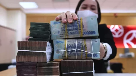 18 ngân hàng giảm lãi suất, hỗ trợ tăng trưởng GDP 8%
