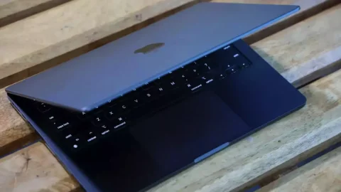 MacBook Air M4 hỗ trợ hai màn hình ngoài với độ phân giải 6K