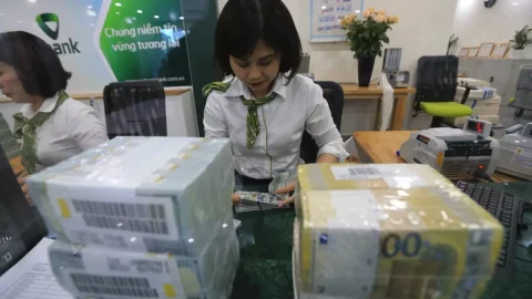 Giá USD hôm nay 13/3/2015 tự do giảm nhẹ, thị trường toàn cầu biến động do chính sách thuế quan và lạm phát Mỹ