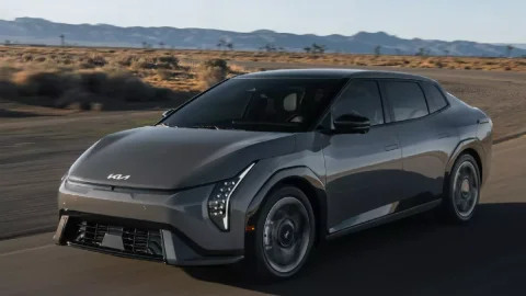 Kia chính thức ra mắt EV4 - Sedan điện toàn cầu đầu tiên tại Mỹ