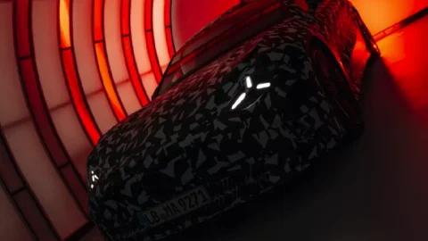 Mercedes-AMG hé lộ hình ảnh đầu tiên về xe điện hiệu suất cao
