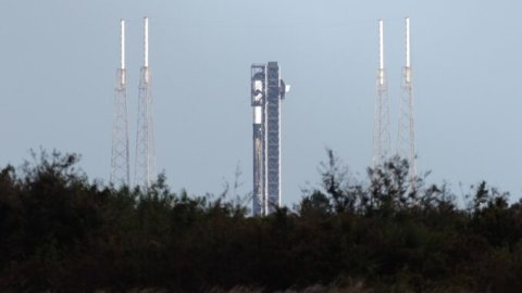SpaceX chuẩn bị phóng Starlink 10-54 và ra mắt cổ phiếu trên Nasdaq