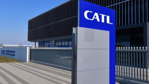 CATL kêu gọi xem xét thực tế về pin thể rắn cho xe điện