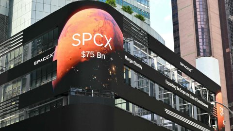 SpaceX tiếp tục tăng trưởng mạnh mẽ sau ngày giao dịch thứ hai