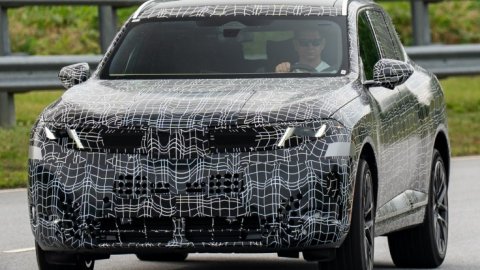BMW iX5: Xe điện mạnh mẽ với pin khủng, giai đoạn thử nghiệm cuối cùng bắt đầu