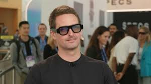 Snap ra mắt kính AR giá 2.195 USD, CEO Evan Spiegel đặt cược vào tương lai hậu smartphone