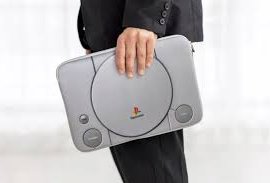Bìa laptop PlayStation chính thức ra mắt tại cửa hàng 7-Eleven Nhật Bản