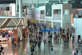 Giá vé máy bay giảm, du lịch quốc tế trở lại mạnh mẽ