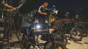Hơn 110 thiết bị di chuyển hoạt động bị tịch thu trong chiến dịch chung của LTA và cảnh sát