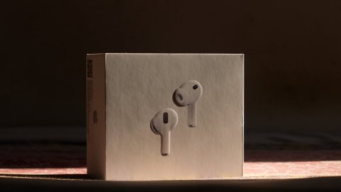 Apple tạm ngừng phát triển AirPods Ultra