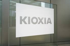 Giá cổ phiếu Kioxia giảm 70% trong một tháng do áp lực bán toàn cầu