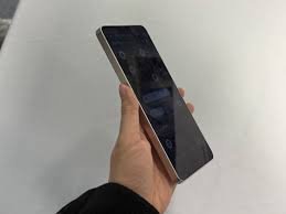 Giá smartphone tăng vọt, thị trường ghi nhận mức giảm kỷ lục