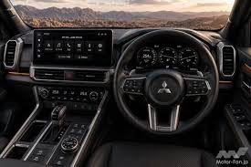 Mitsubishi Pajero mới: công bố nội thất với màn hình kỹ thuật số