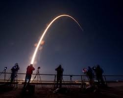 Mảnh vỡ tên lửa SpaceX sắp va chạm với Mặt Trăng