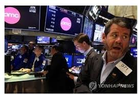 Michael Burry cảnh báo về nguy cơ từ các quỹ đầu tư theo biến động