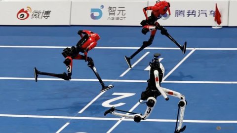 Robot hình người Trung Quốc lập kỷ lục chạy 100m mới tại Bắc Kinh
