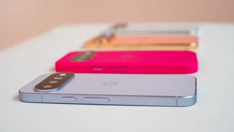 So sánh Google Pixel 11 và Samsung Galaxy S26: Thông số, giá cả và camera