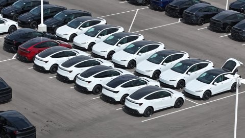 Tesla ra mắt tính năng vehicle-to-load cho tất cả mẫu Model Y cao cấp