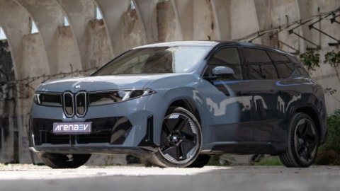 BMW iX3 tăng ca thứ ba tại Hungary để đáp ứng 100.000 đơn hàng