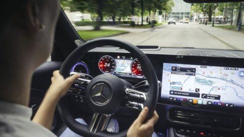 Mercedes ra mắt hệ thống lái tự động MB.Drive Assist Pro tại Đức