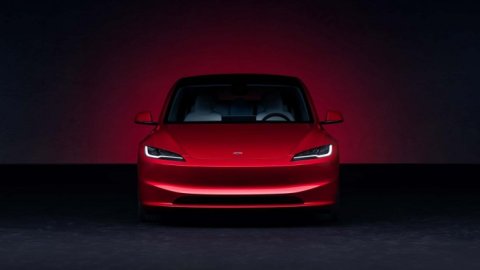 Tesla nâng cấp Model 3 tại Mỹ với màn hình 16 inch