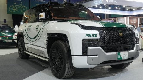 Yangwang U8 1.197 mã lực gia nhập đội tuần tra cảnh sát Dubai