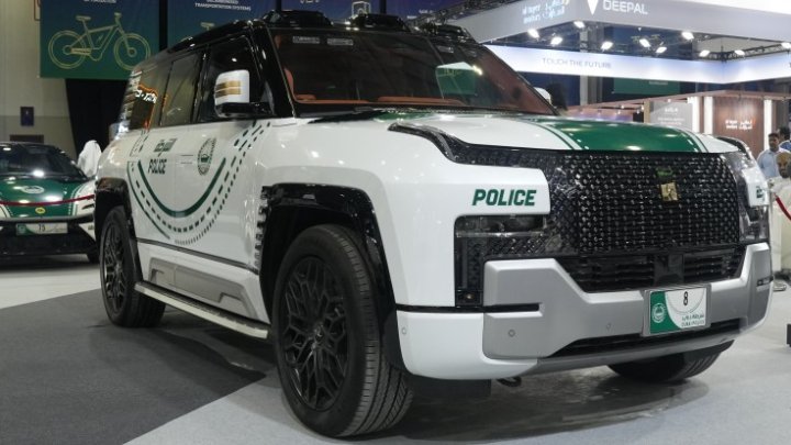 Yangwang U8 1.197 mã lực gia nhập đội tuần tra cảnh sát Dubai